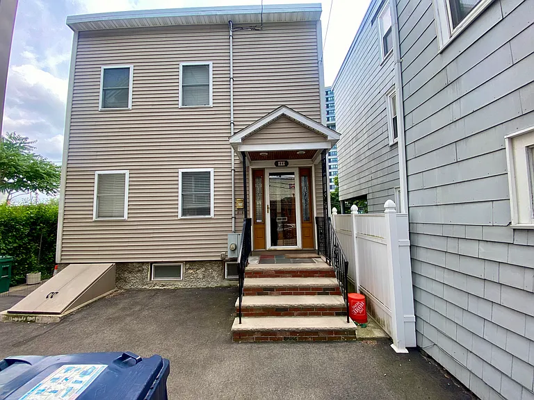 44 Warren St — Photo 16