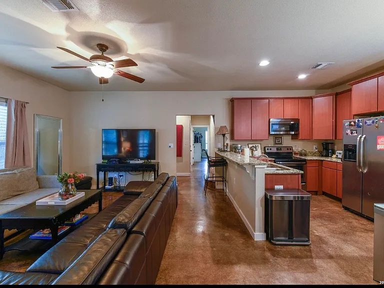 239 Bluffside Dr — Photo 6