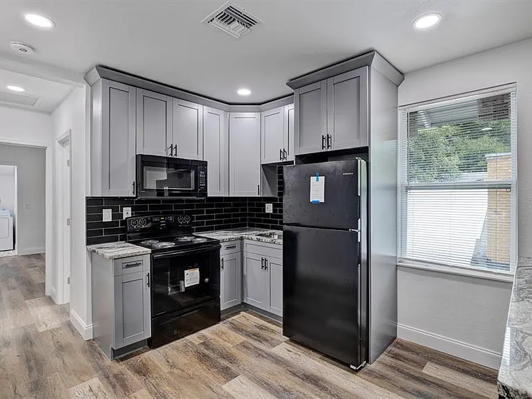 736 Jackson St N #2 — Photo 8
