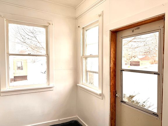 3rd image of 301 E Van Buren St
