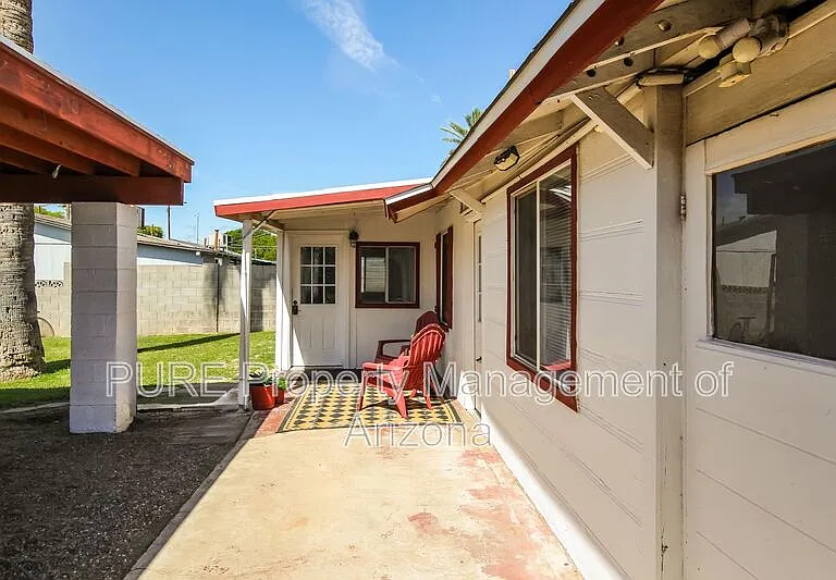 912 E Montebello Ave #BACK — Photo 2