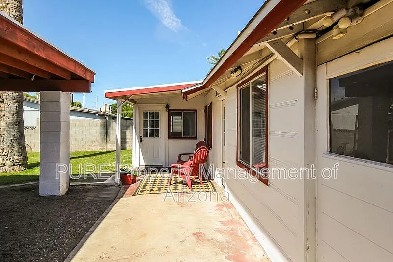 Building Photo - 912 E Montebello Ave #BACK