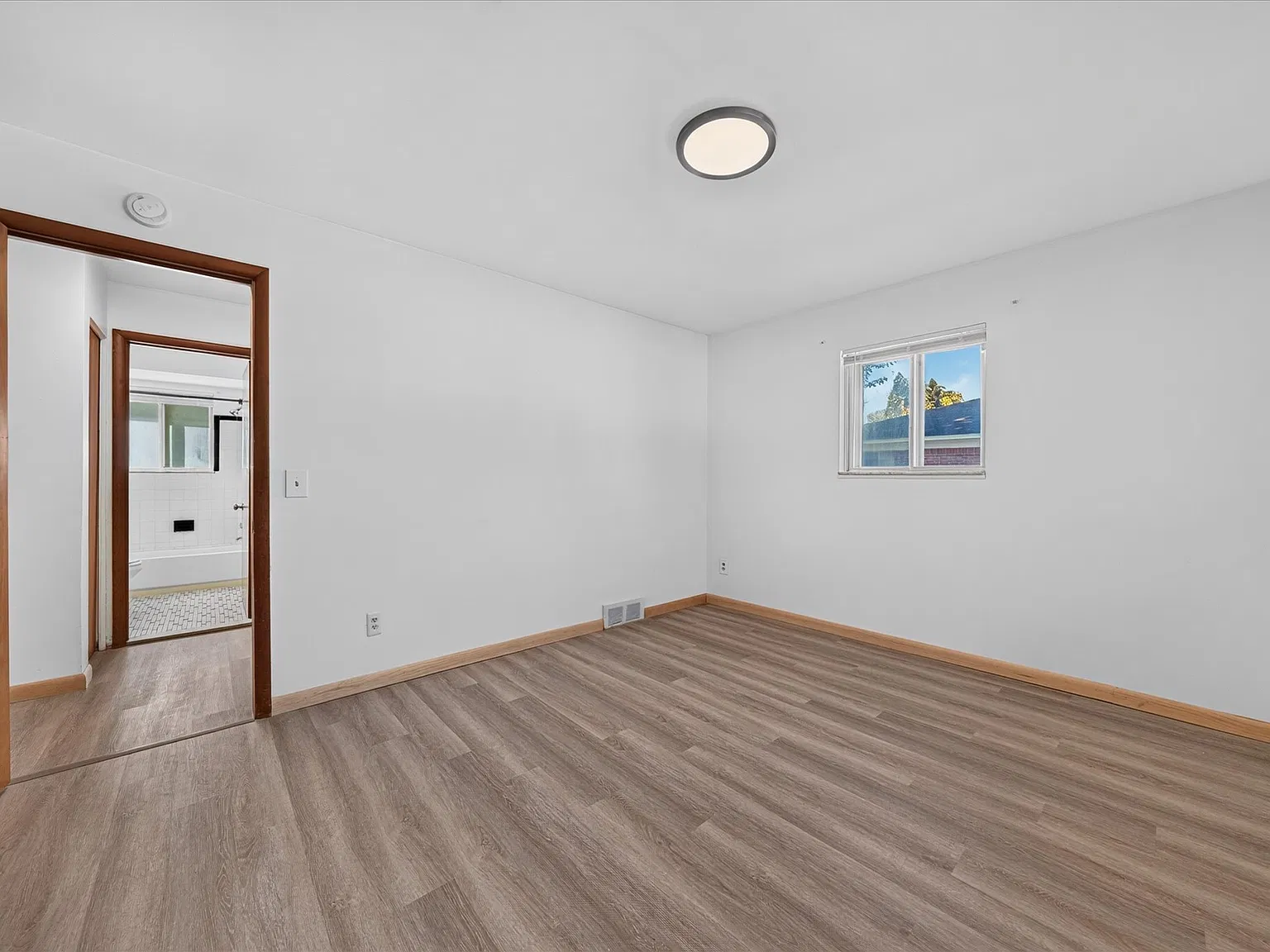 2 bed, 958 sqft, $1,400 — Photo 4