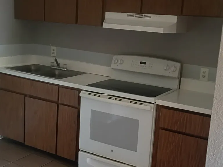 1029 Brady St #4 — Photo 2