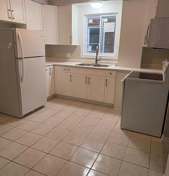 1536 Marentette Ave — Photo 9