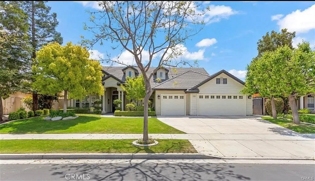 4 bed, 2.5 bath, 2498 sqft, $4,200 — Photo 2