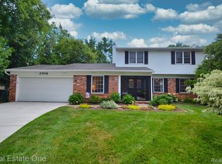 2508 Browning Dr, Lake Orion, MI 48360