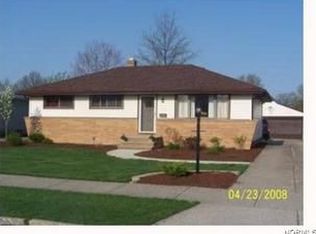 7270 Hacienda Dr, Parma, OH 44130