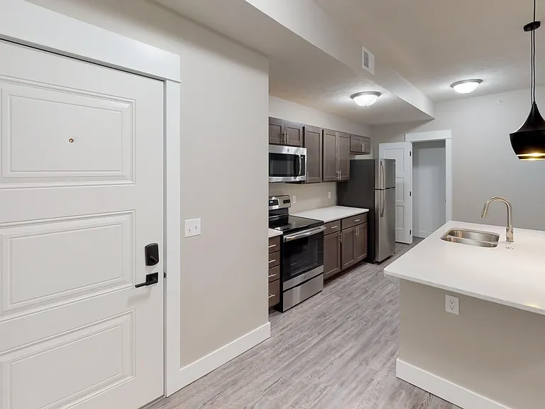 801 W Cedar St — Photo 66