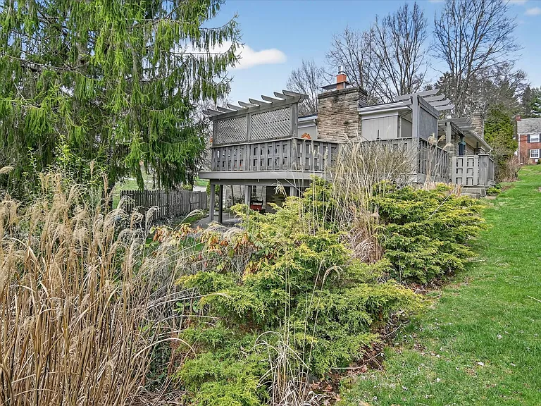 462 Greenhurst Dr — Photo 42
