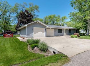 5211 Shorehill Dr, McHenry, IL 60050