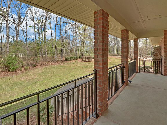 3rd image of 197 Woodland Way