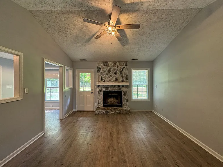 572 Woodwind Dr — Photo 5