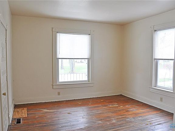 4th image of 114 N Jefferson St