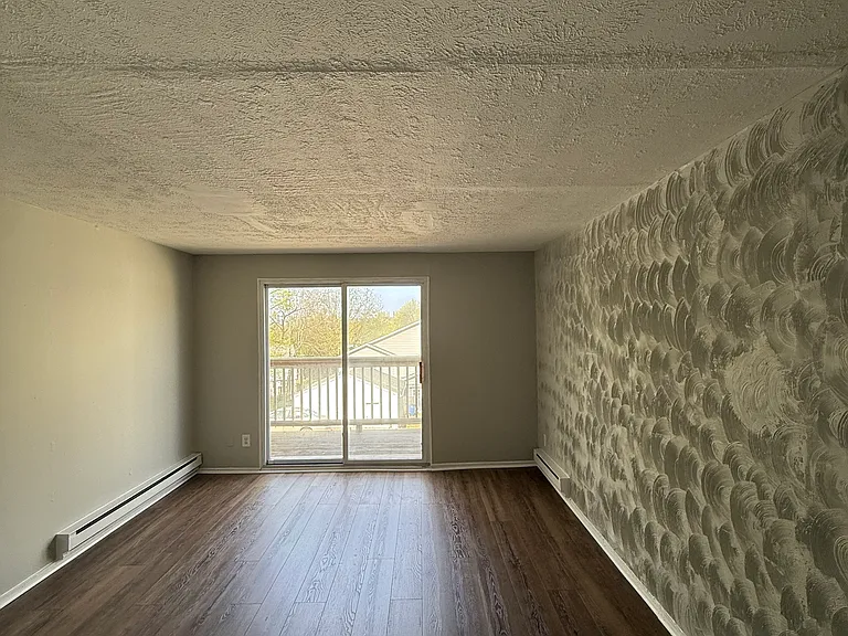61 Warwick St #8 — Photo 4