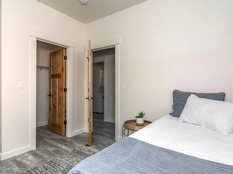 704 SW 15th St #4 — Photo 9