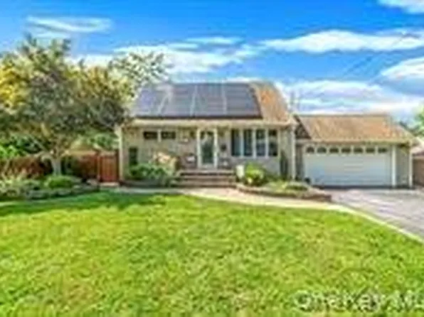 204 W 3rd St, Deer Park, NY 11729