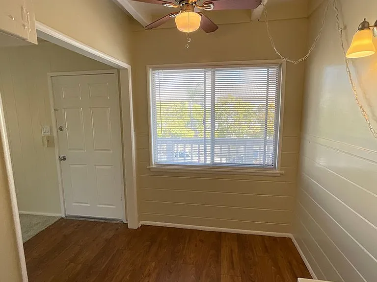 203-209 E Acacia Ave — Photo 10