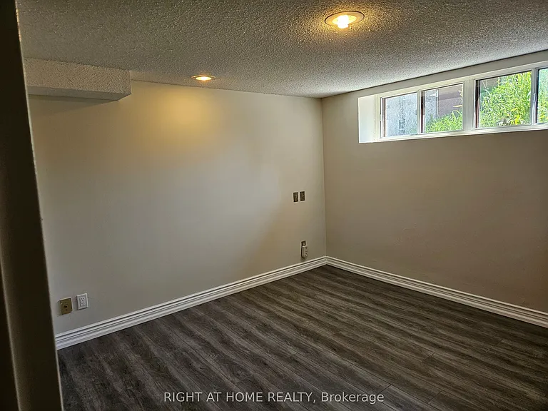 388 Fernleigh Cir S — Photo 14