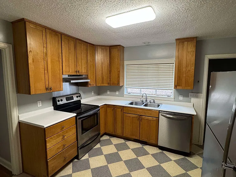 1541 Woodland St NW — Photo 4