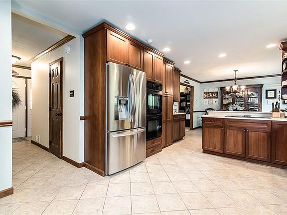 2nd image of 603 Bristol Pl