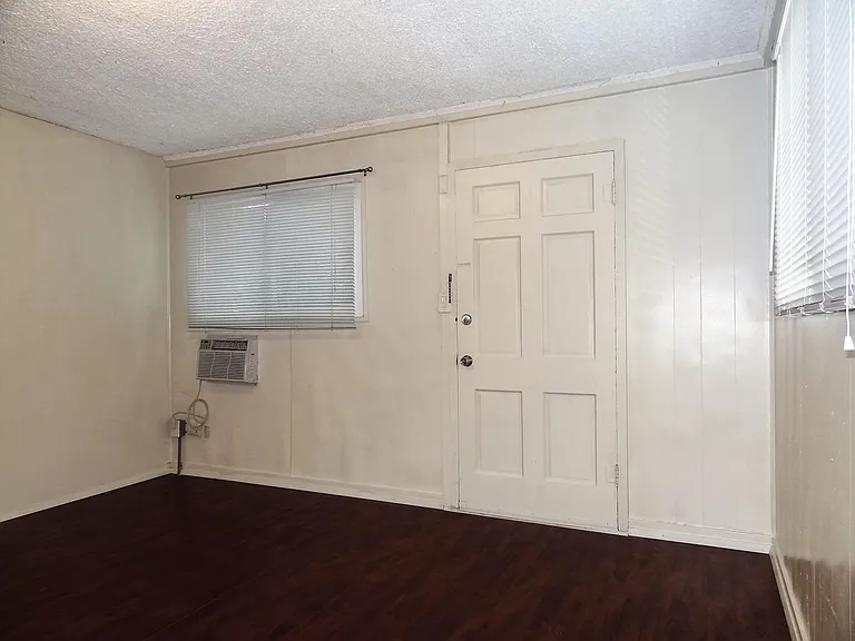 5017 Williams Ave #5017 — Photo 3