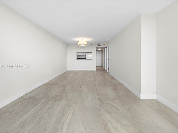 4th image of 2555 Collins Ave APT 904