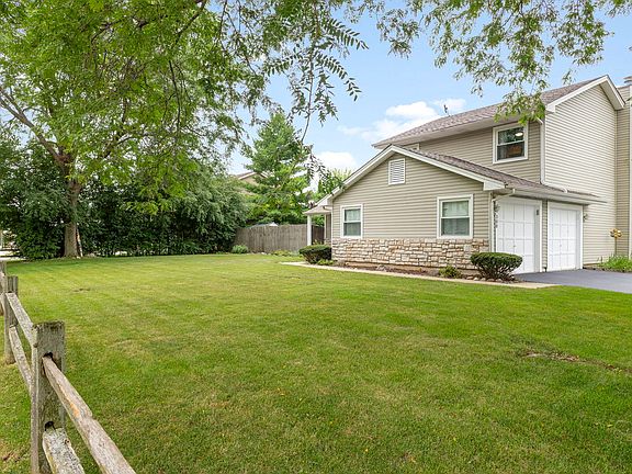 2nd image of 300 Oakbrook Ct