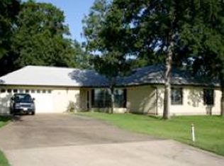 26 Golfview Dr, Hilltop Lakes, TX 77871
