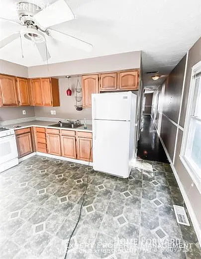1216 Hammond Ave — Photo 2