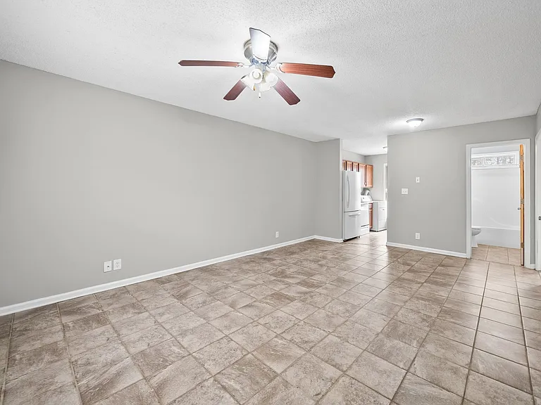 191 Oak St #2 — Photo 3