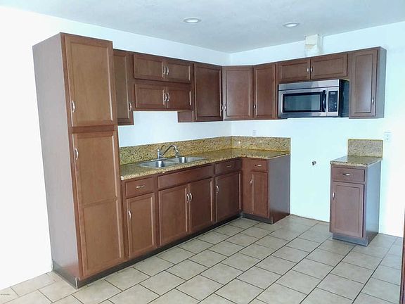3rd image of 580 Salas St