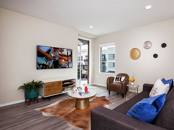 Living area with hard surface flooring