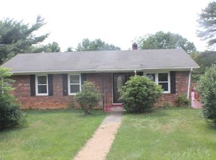 102 Hanks St, Galax, VA