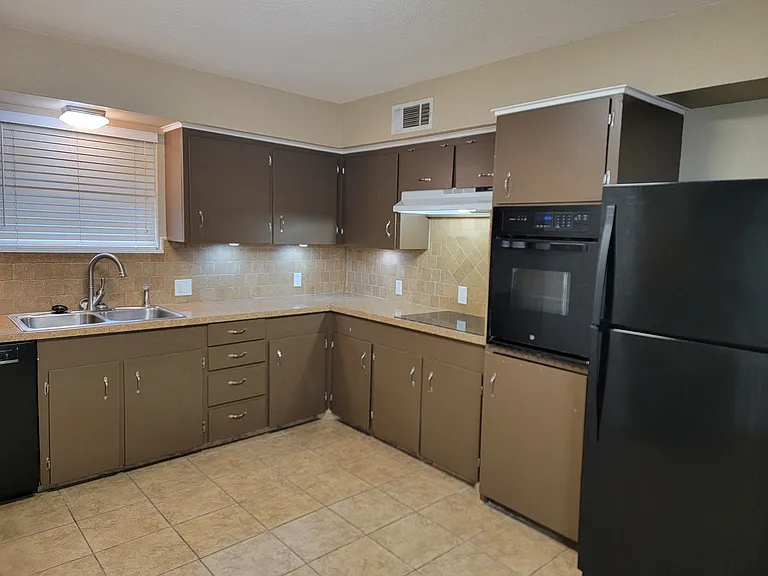 1312 Lafayette Dr — Photo 7