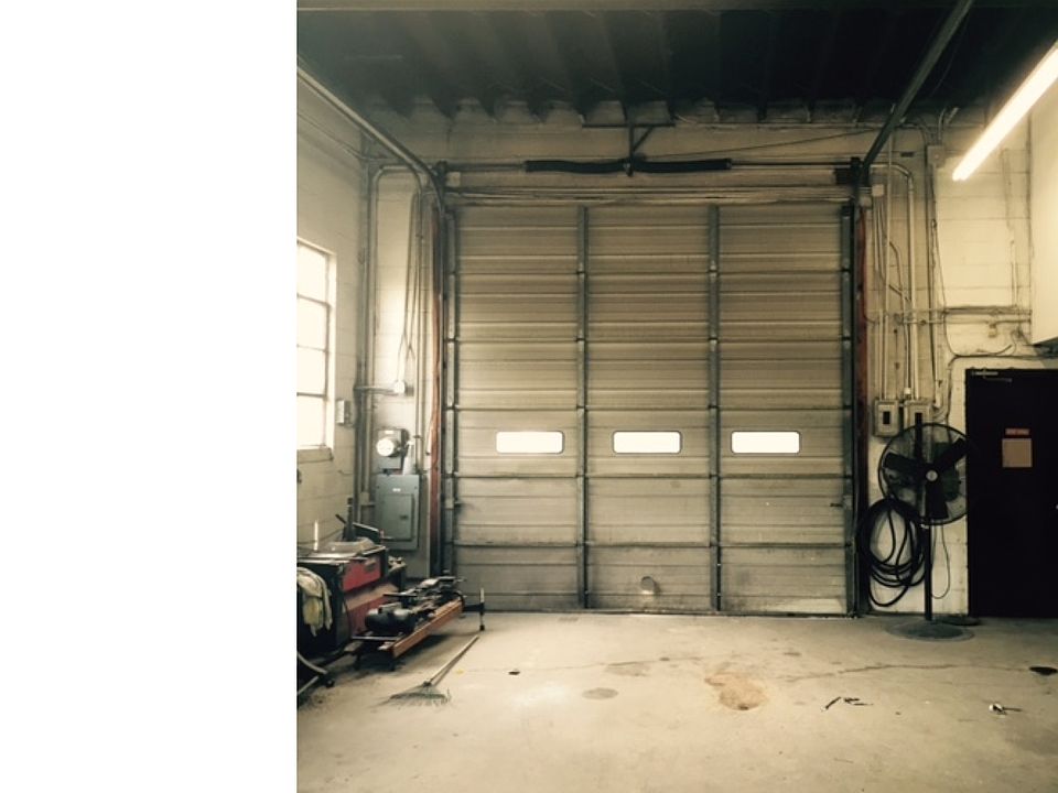 2nd image of 901 Ivy Hill Rd