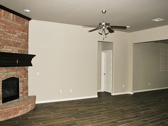 3rd image of 105 Oakridge Dr