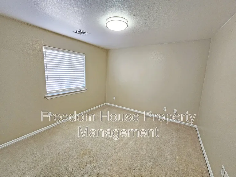 4591 Stoneham St — Photo 33