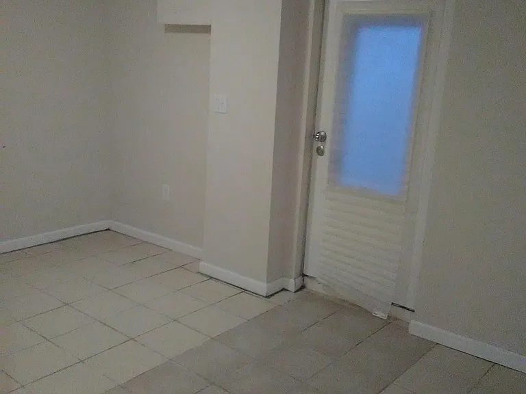 1002 Girard St NW #B — Photo 9