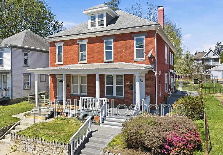 805 Mulberry Ave — Photo 1
