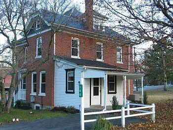 5th image of 100 Park Ln