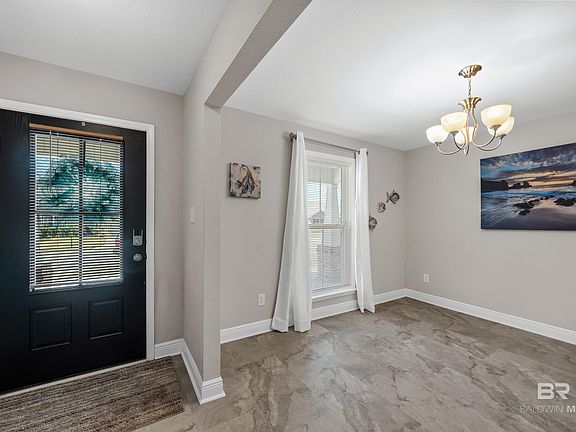 3rd image of 1300 Majesty Loop