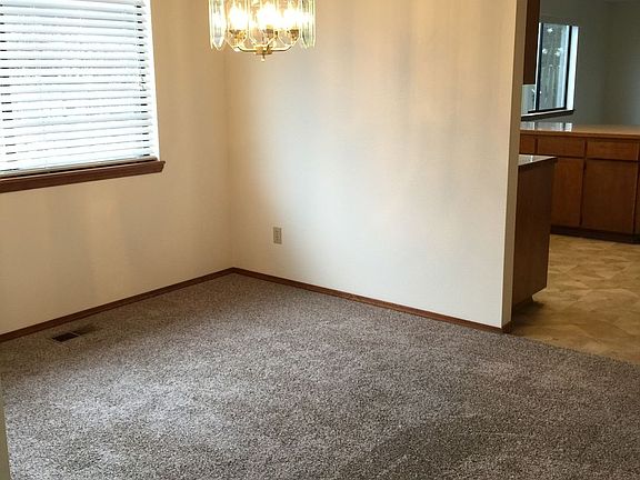 5th image of 13134 SW Laurmont Dr