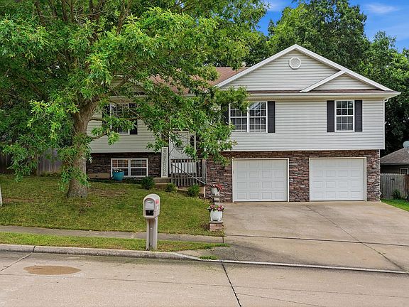 2nd image of 3008 Linden Way