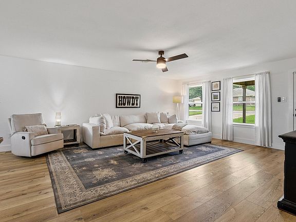 5th image of 928 Ricketts St