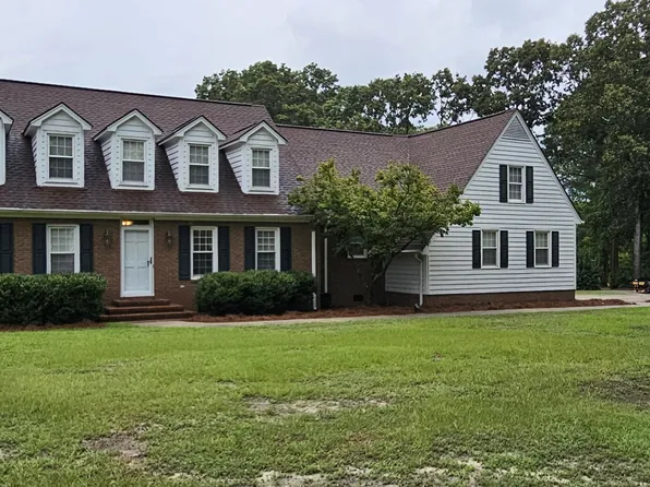 101 W Arrowhead Drive, Clinton, NC 28328