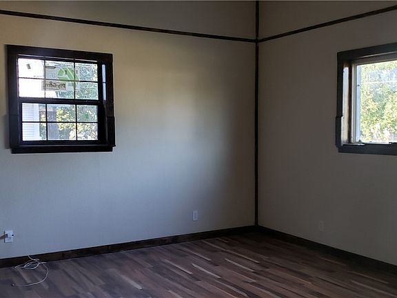 4th image of 1106 Avenue F