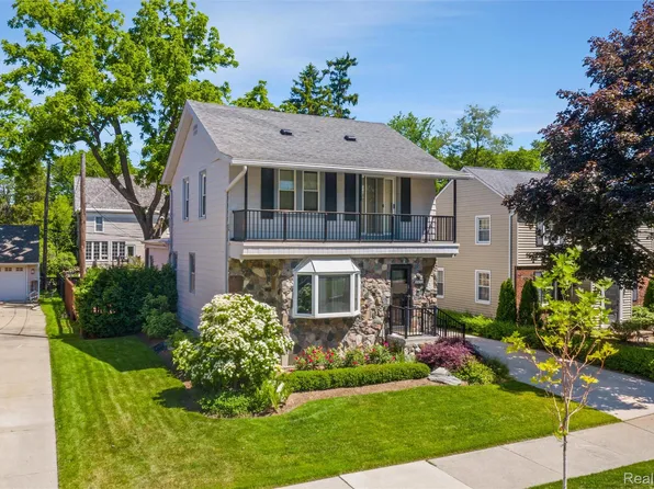 10504 Borgman Ave, Huntington Woods, MI 48070