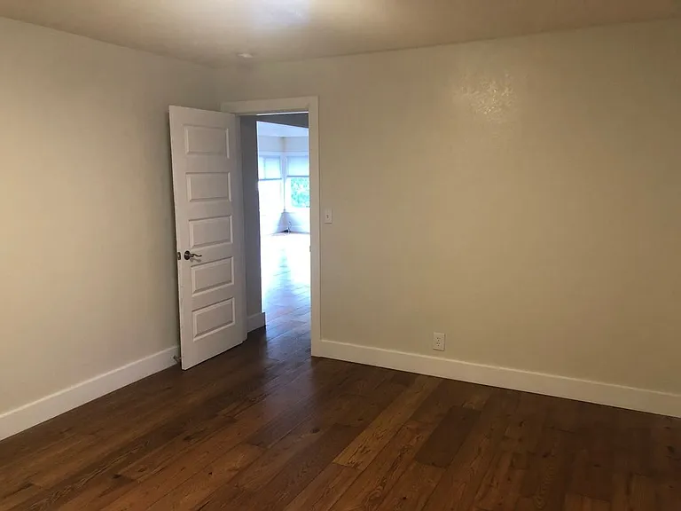 1306 Henderson St — Photo 13