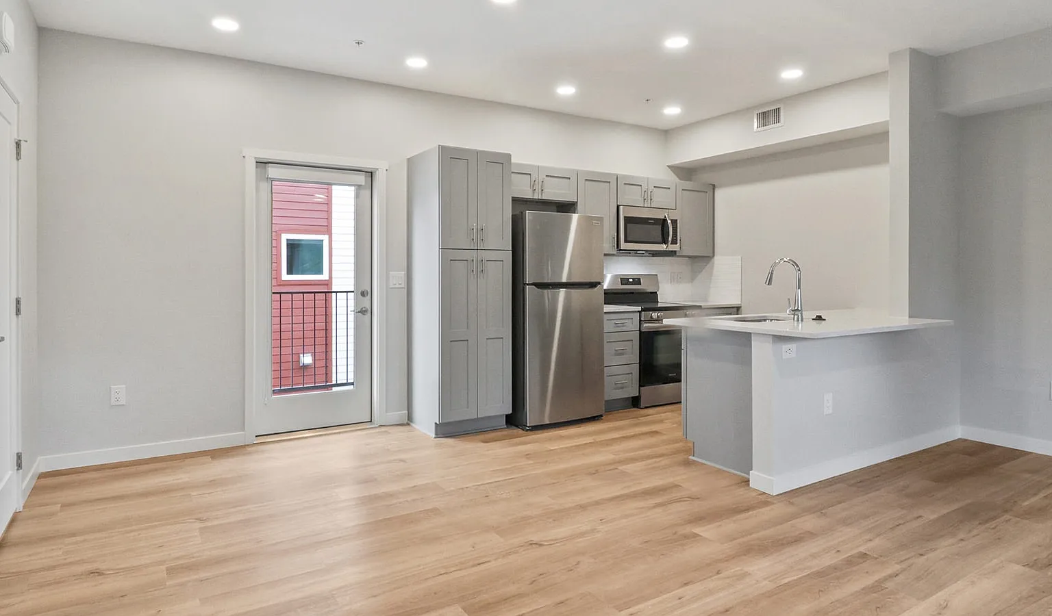 The Edge at State Apartments & Townhomes — Photo 3